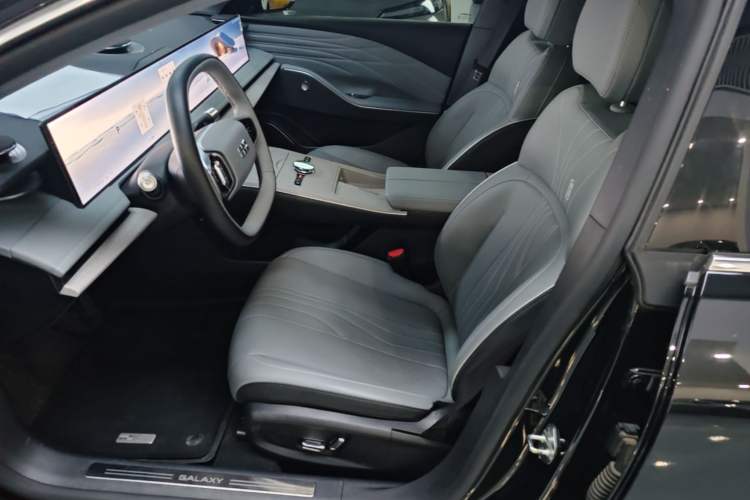 Used Geely Galaxy E8 2024 550 km Range Rear-Wheel-Drive PRO Left Front Seat