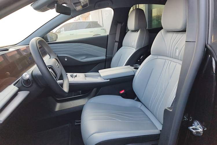 Used Geely Galaxy E8 2024 550 km Range Rear-Wheel-Drive PRO Left Front Seat