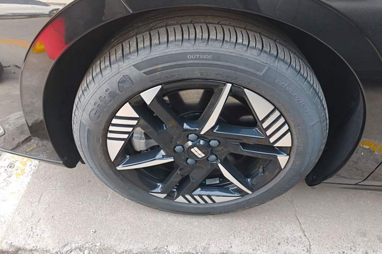 Used Geely Galaxy E8 2024 550 km Range Rear-Wheel-Drive PRO Left Front Wheel Hub