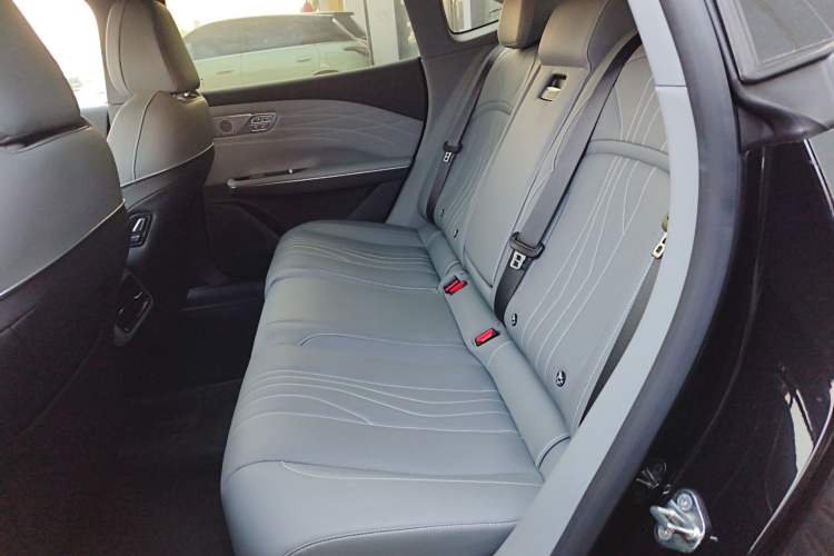 Used Geely Galaxy E8 2024 550 km Range Rear-Wheel-Drive PRO Left Rear Seat