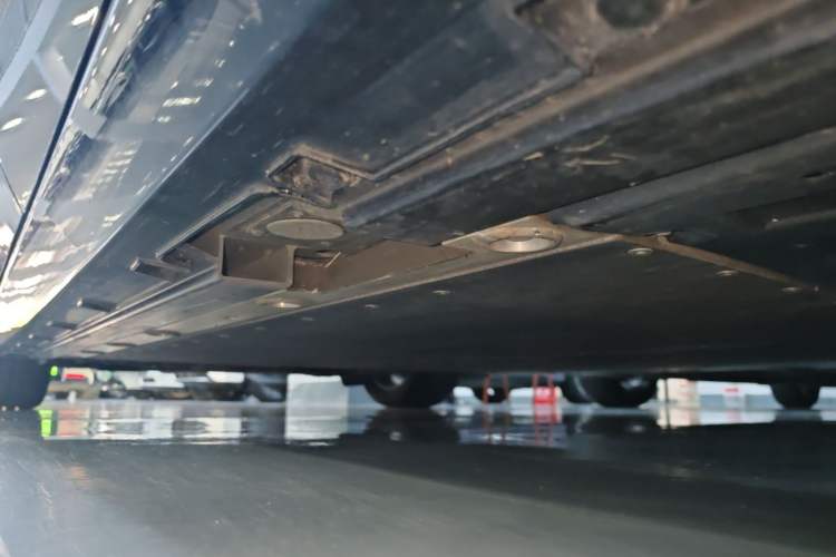 Used Geely Galaxy E8 2024 550 km Range Rear-Wheel-Drive PRO Left Side Sill