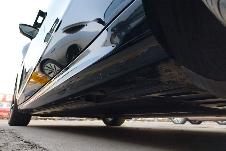 Used Geely Galaxy E8 2024 550 km Range Rear-Wheel-Drive PRO Left Side Sill
