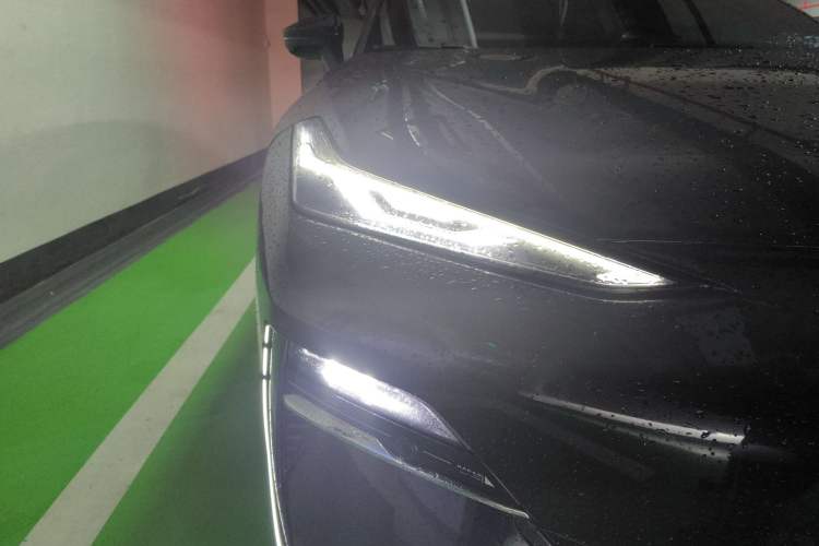 Used Geely Galaxy E8 2024 550 km Range Rear-Drive MAX Right Front Headlight