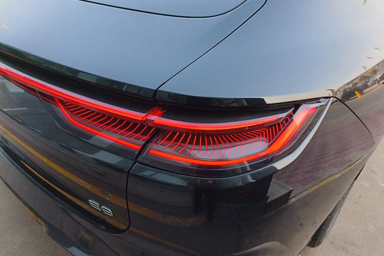 Used Geely Galaxy E8 2024 550 km Range Rear-Wheel-Drive PRO Right Rear Taillight