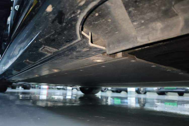 Used Geely Galaxy E8 2024 550 km Range Rear-Wheel-Drive PRO Right Side Sill