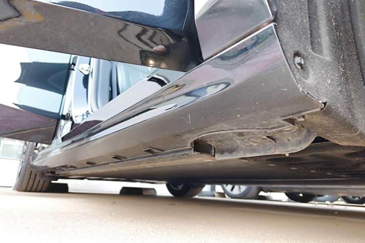 Used Geely Galaxy E8 2024 550 km Range Rear-Wheel-Drive PRO Right Side Sill