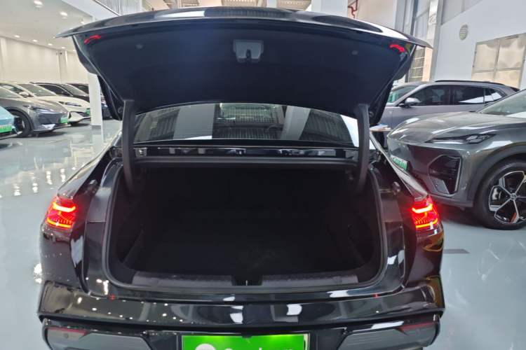 Used Geely Galaxy E8 2024 550 km Range Rear-Wheel-Drive PRO Trunk