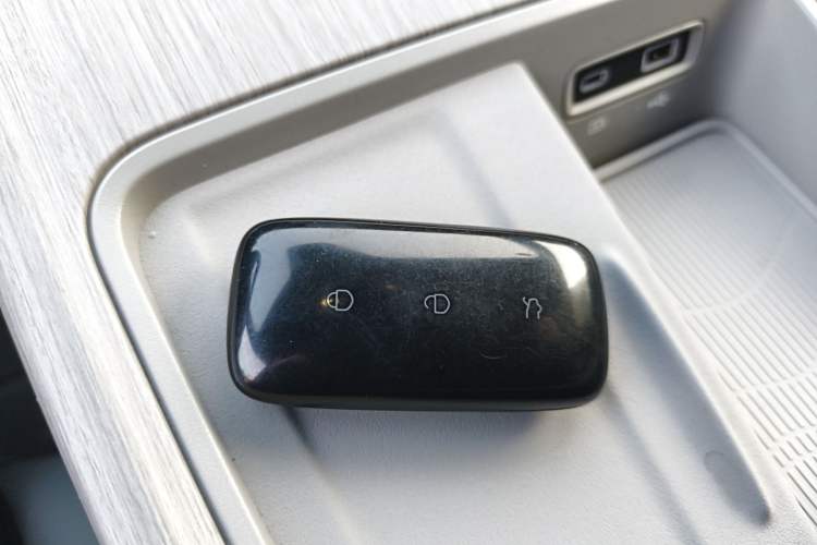 Used Geely Galaxy E8 2024 550 km Range Rear-Wheel-Drive PRO Vehicle Key