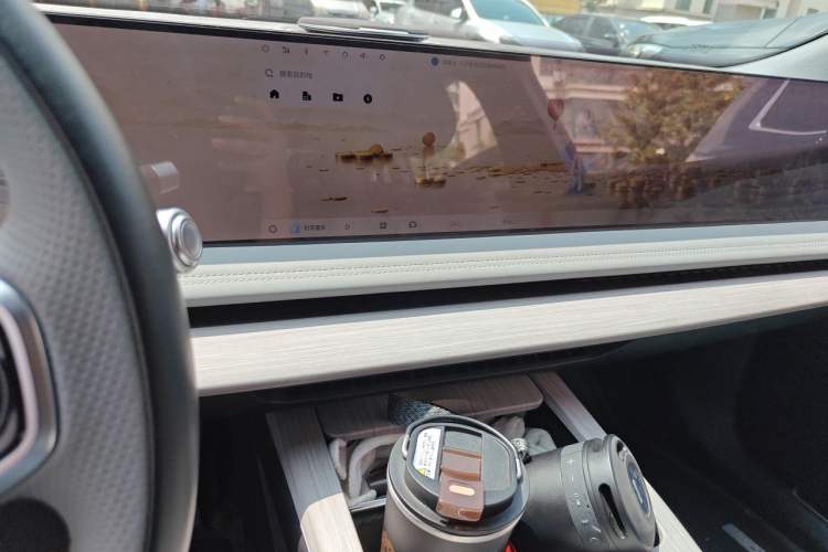 Used Geely Galaxy E8 2024 550 km Range Rear-Wheel-Drive PRO Audio And AC Panel