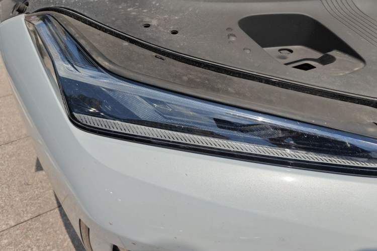Used Geely Galaxy E8 2024 550 km Range Rear-Wheel-Drive PRO Right Front Headlight