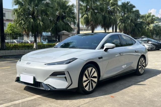 Ojetý Geely Galaxy E8 2024 550 km Range Rear-Drive MAX