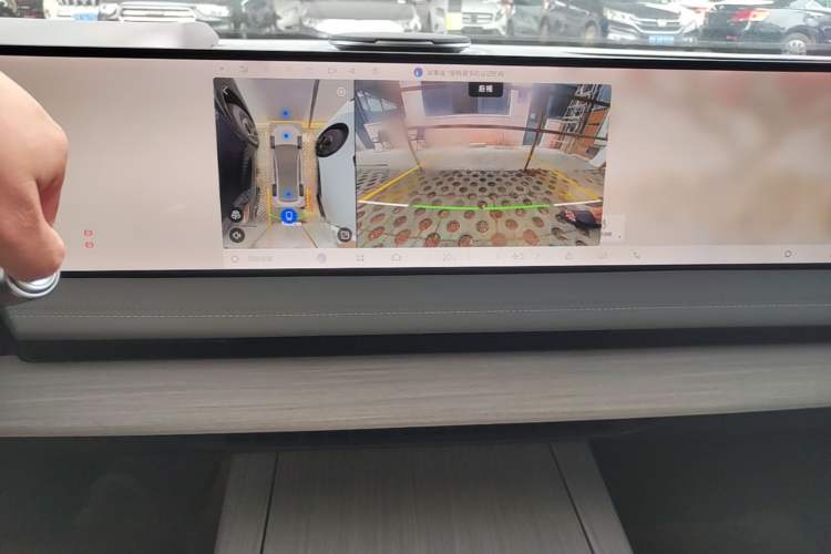 Used Geely Galaxy E8 2024 550 km Range Rear-Drive MAX Audio And AC Panel
