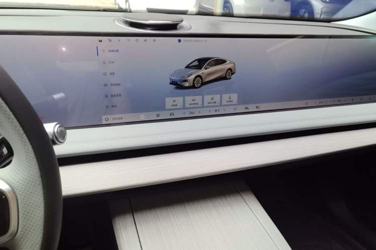 Used Geely Galaxy E8 2024 550 km Range Rear-Drive Dragon Edition Audio And AC Panel