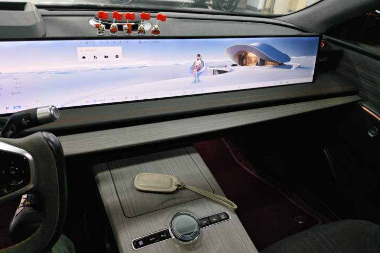Used Geely Galaxy E8 2024 620 km All-Wheel-Drive Starship Performance Edition Audio And AC Panel