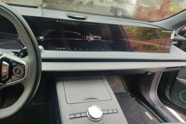 Used Geely Galaxy E8 2024 550 km Range Rear-Drive MAX Audio And AC Panel