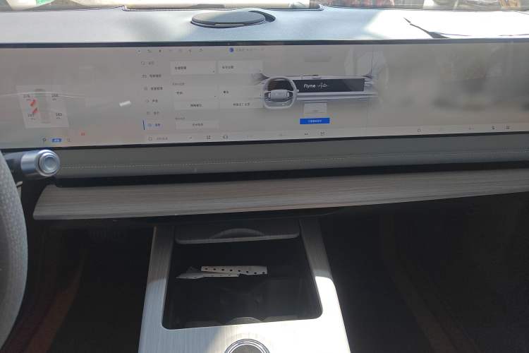 Used Geely Galaxy E8 2024 550 km Range Rear-Wheel-Drive PRO Audio And AC Panel