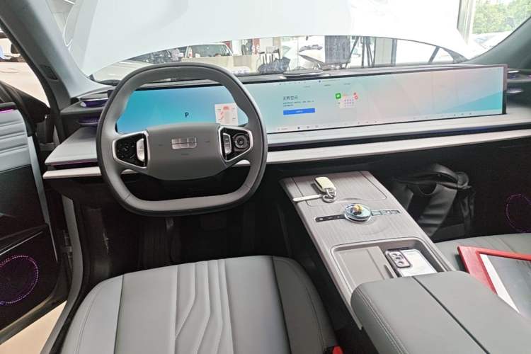Used Geely Galaxy E8 2024 550 km Range Rear-Wheel-Drive PRO Audio And AC Panel