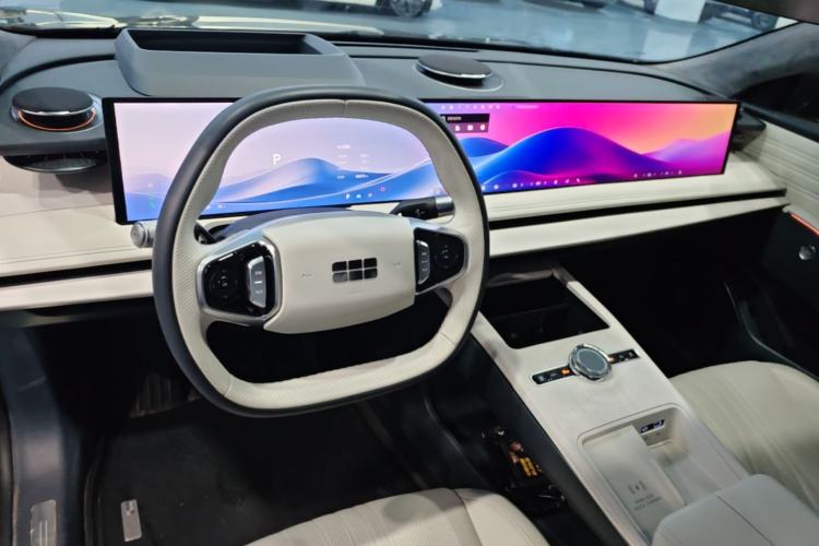 Used Geely Galaxy E8 2024 665 km Range Rear-Drive Starship Long-Range Version Center Console