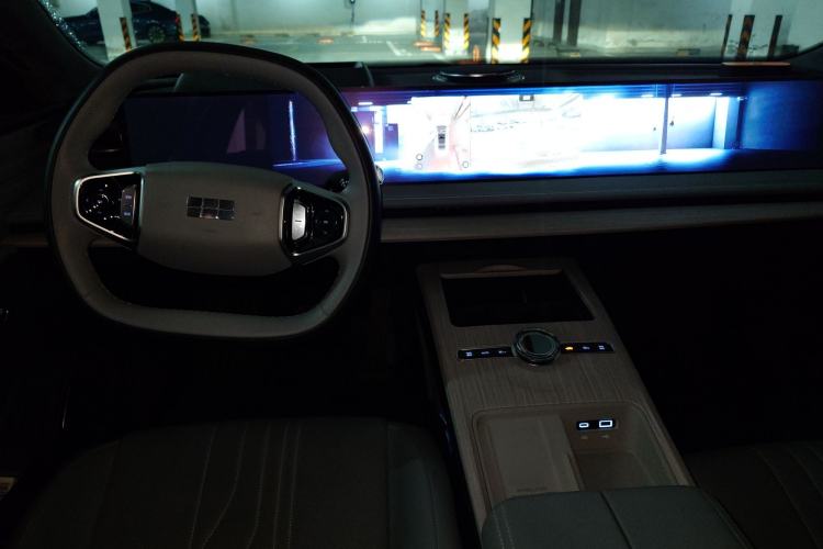 Used Geely Galaxy E8 2024 550 km Range Rear-Drive MAX Center Console