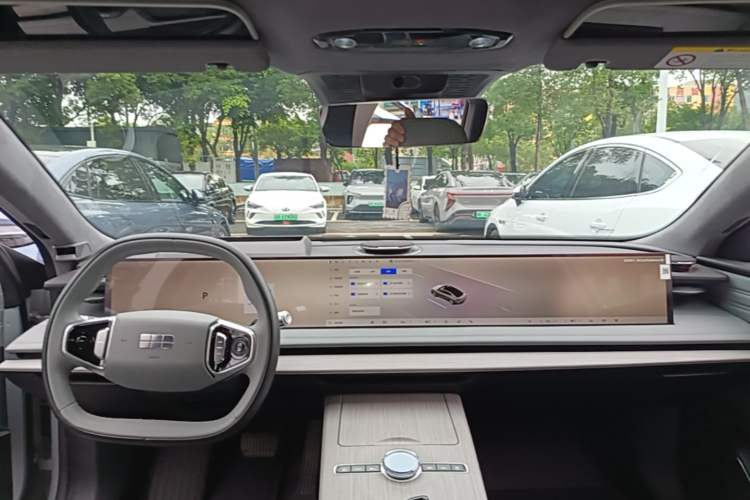Used Geely Galaxy E8 2024 665 km Range Rear-Drive Starship Long-Range Version Center Console