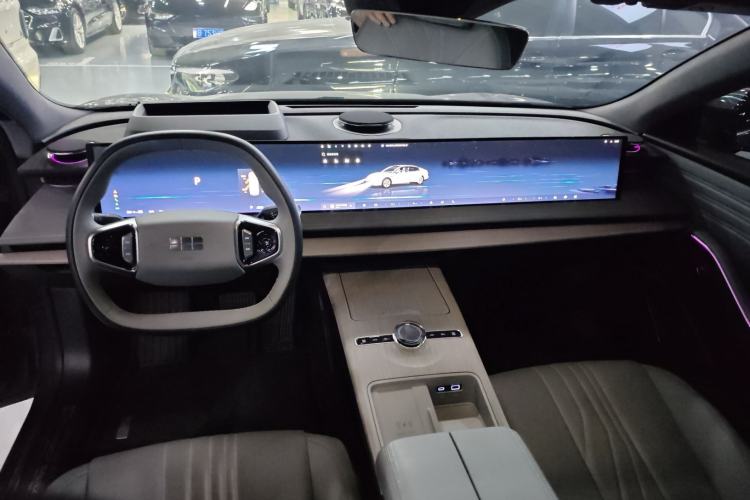 Used Geely Galaxy E8 2024 550 km Range Rear-Drive MAX Center Console