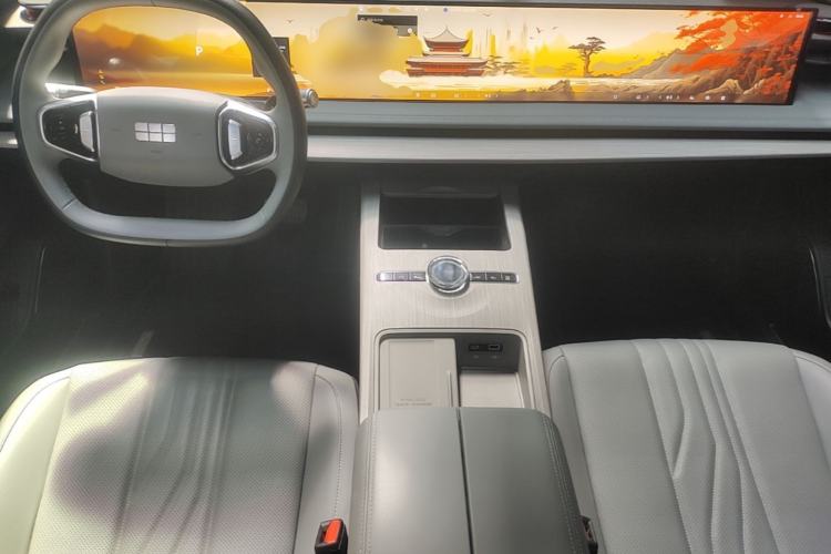 Used Geely Galaxy E8 2024 665 km Range Rear-Drive Starship Long-Range Version Center Console