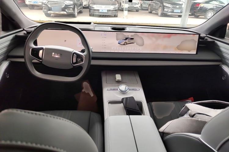 Used Geely Galaxy E8 2024 550 km Range Rear-Drive MAX Center Console