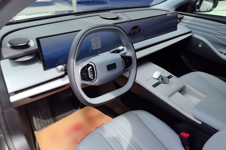Used Geely Galaxy E8 2024 550 km Range Rear-Drive Dragon Edition Center Console