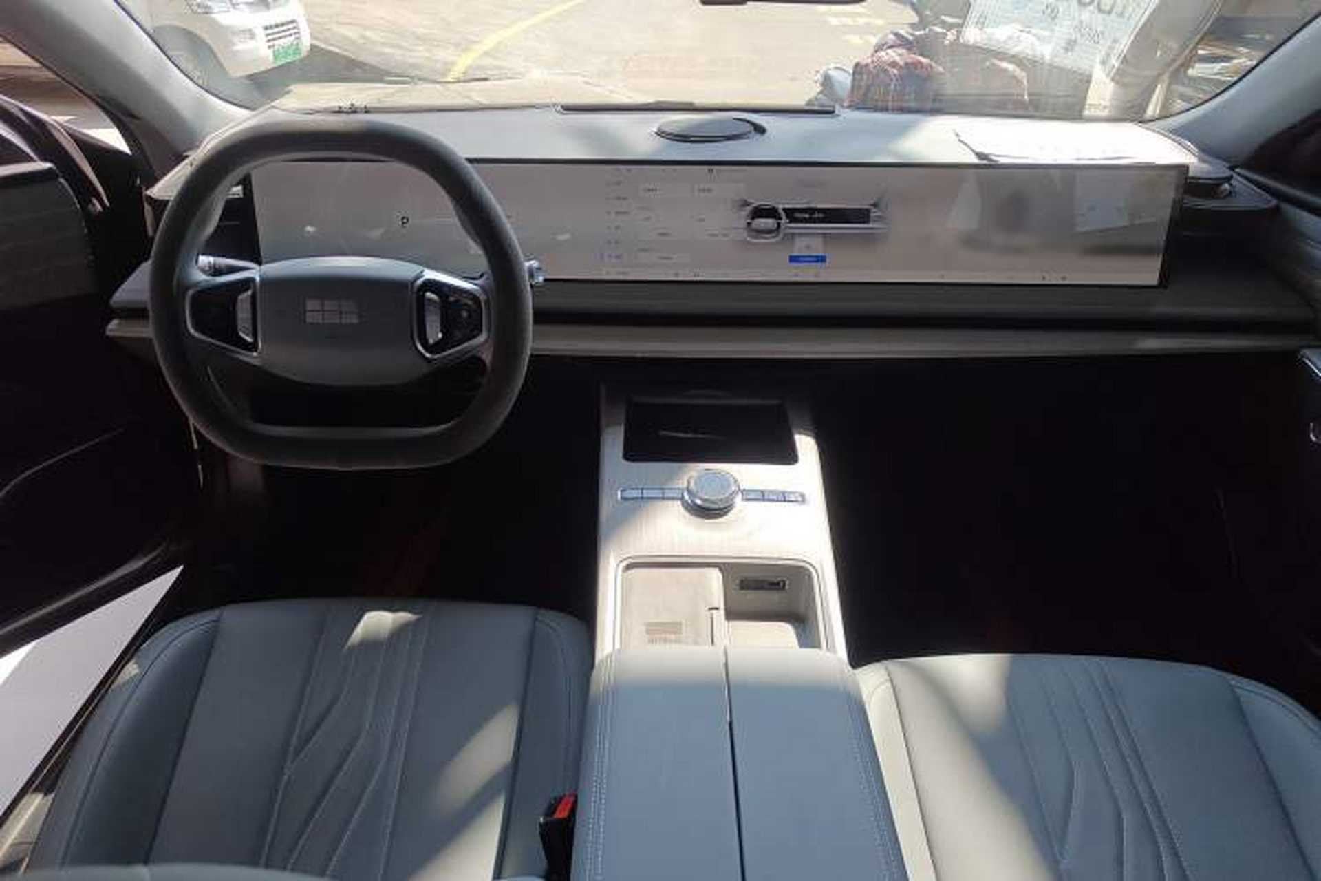 Used Geely Galaxy E8 2024 550 km Range Rear-Wheel-Drive PRO Center Console