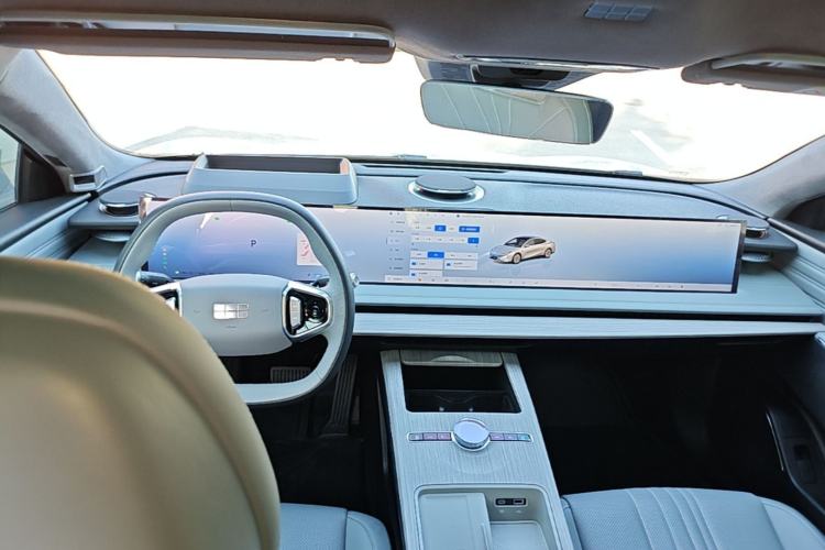 Used Geely Galaxy E8 2024 665 km Range Rear-Drive Starship Long-Range Version Center Console