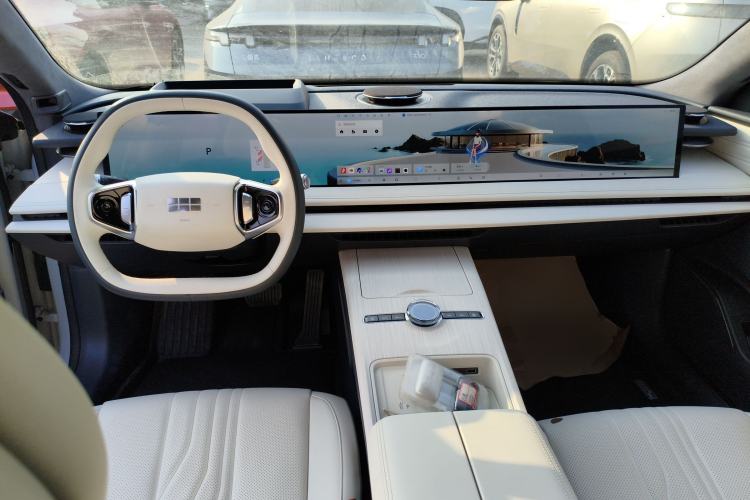 Used Geely Galaxy E8 2024 665 km Range Rear-Drive Starship Intelligent Driving Version Center Console