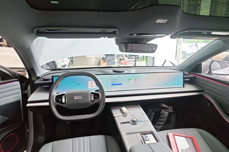 Used Geely Galaxy E8 2024 550 km Range Rear-Wheel-Drive PRO Center Console