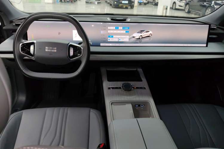Used Geely Galaxy E8 2024 550 km Range Rear-Drive Dragon Edition Center Console