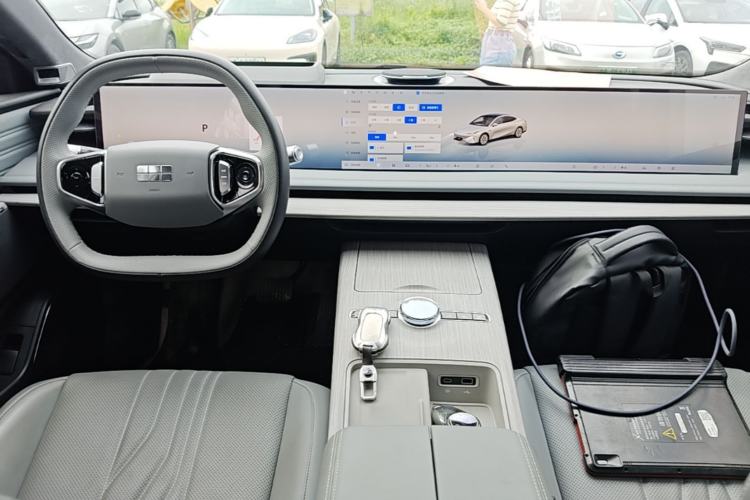Used Geely Galaxy E8 2024 665 km Range Rear-Drive Starship Long-Range Version Center Console