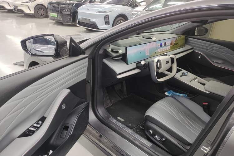 Used Geely Galaxy E8 2024 665 km Range Rear-Drive Starship Long-Range Version Driver Seat