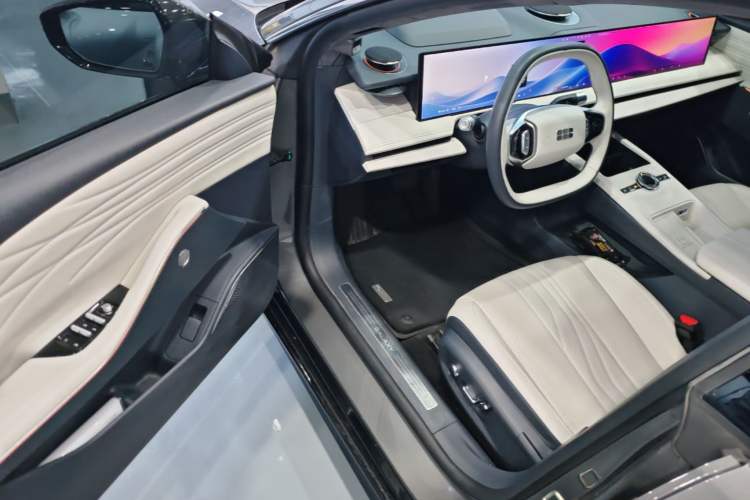 Used Geely Galaxy E8 2024 665 km Range Rear-Drive Starship Long-Range Version Driver Seat