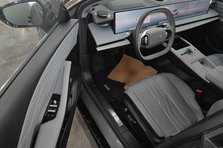 Used Geely Galaxy E8 2024 665 km Range Rear-Drive Starship Long-Range Version Driver Seat