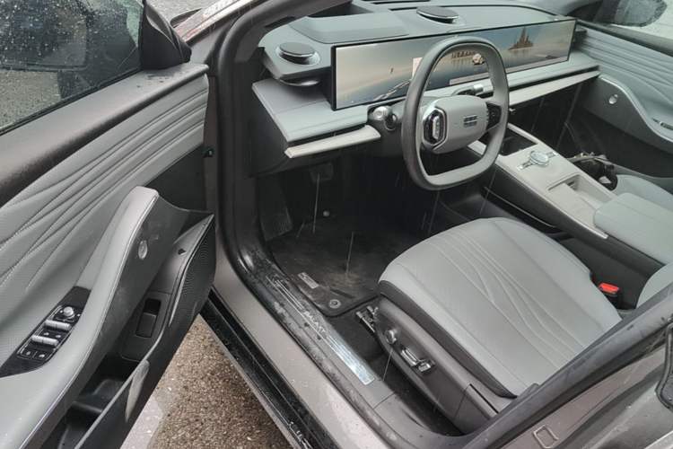 Used Geely Galaxy E8 2024 550 km Range Rear-Drive MAX Driver Seat