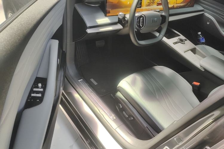 Used Geely Galaxy E8 2024 665 km Range Rear-Drive Starship Long-Range Version Driver Seat