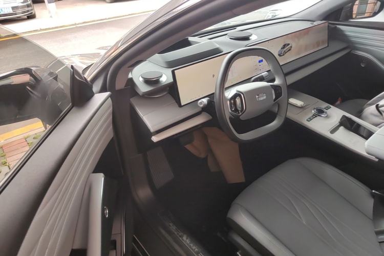 Used Geely Galaxy E8 2024 550 km Range Rear-Drive MAX Driver Seat