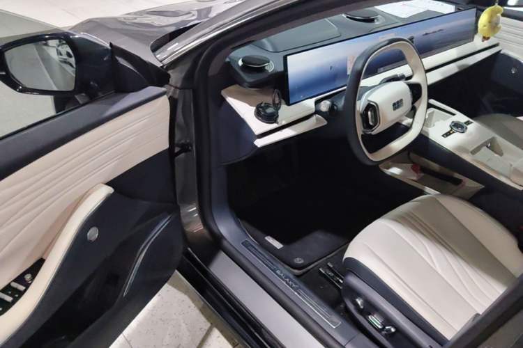 Used Geely Galaxy E8 2024 550 km Range Rear-Drive MAX Driver Seat