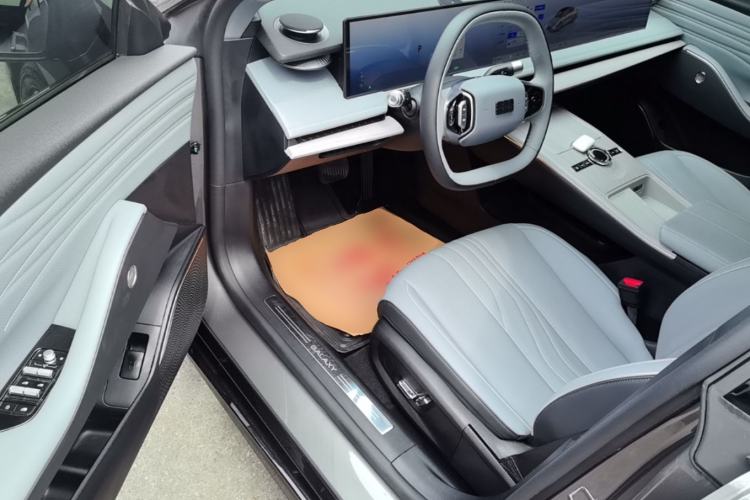Used Geely Galaxy E8 2024 550 km Range Rear-Drive Dragon Edition Driver Seat