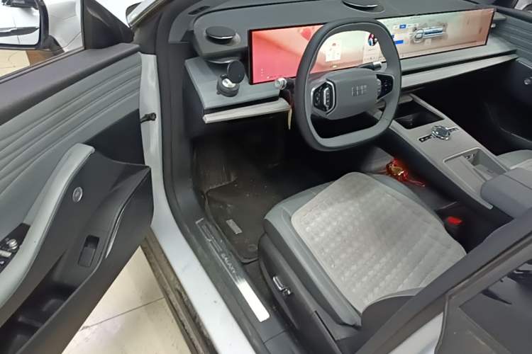 Used Geely Galaxy E8 2024 550 km Range Rear-Drive Dragon Edition Driver Seat