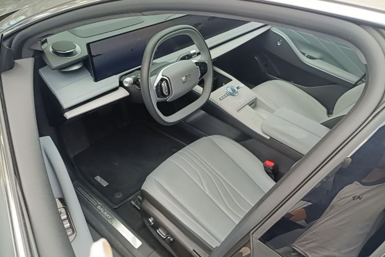 Used Geely Galaxy E8 2024 665 km Range Rear-Drive Starship Long-Range Version Driver Seat