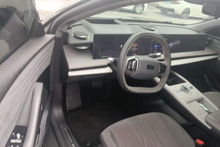 Used Geely Galaxy E8 2024 620 km All-Wheel-Drive Starship Performance Edition Driver Seat