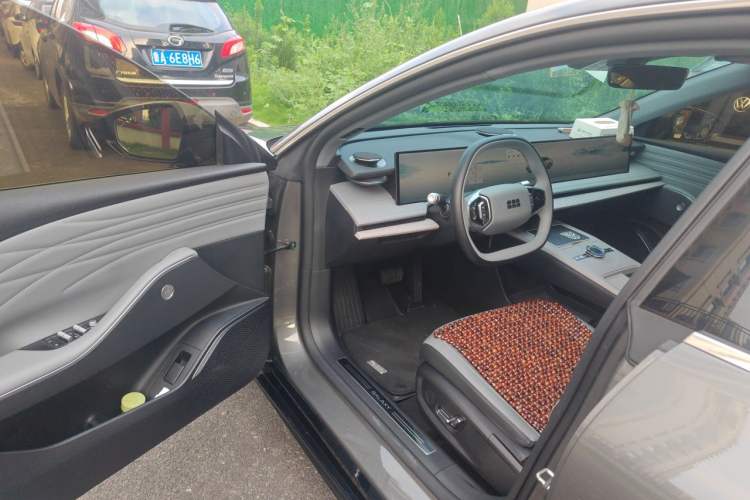 Used Geely Galaxy E8 2024 550 km Range Rear-Wheel-Drive PRO Driver Seat
