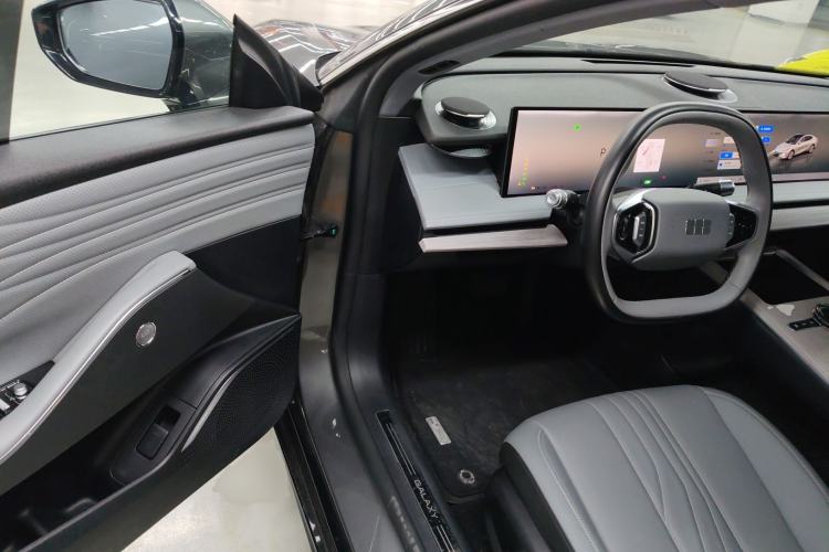 Used Geely Galaxy E8 2024 550 km Range Rear-Drive Dragon Edition Driver Seat