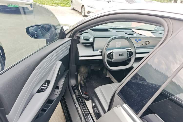 Used Geely Galaxy E8 2024 665 km Range Rear-Drive Starship Long-Range Version Driver Seat