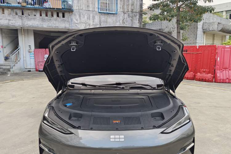 Used Geely Galaxy E8 2024 550 km Range Rear-Drive MAX Engine Bay