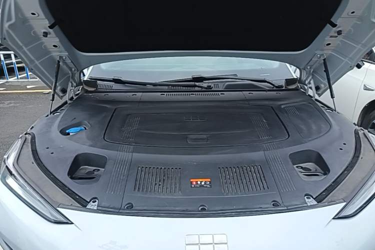Used Geely Galaxy E8 2024 665 km Range Rear-Drive Starship Long-Range Version Engine Bay